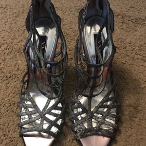 5/$25 Silver Strappy heel